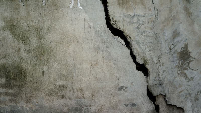 Cracked Wall Damage
